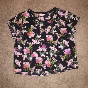 Floral crop top that has comfortable material!!